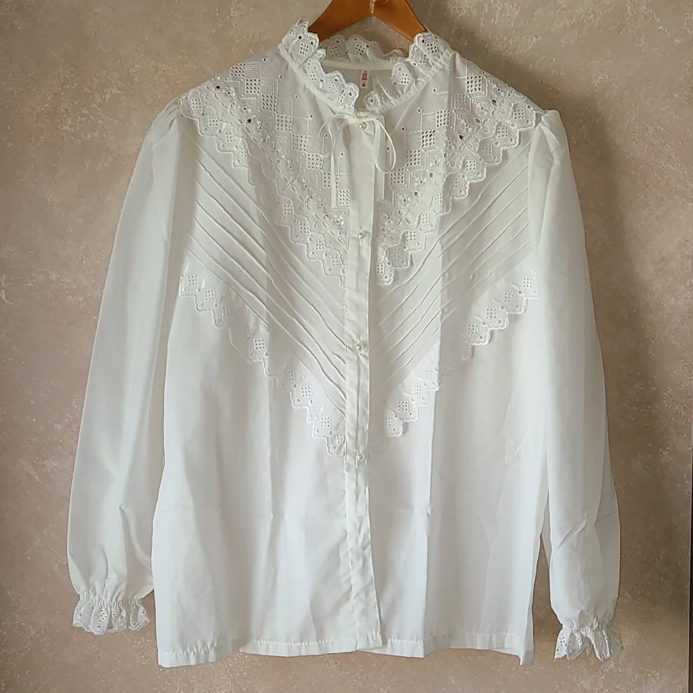 Vintage Button down lace blouse - Picture 4 of 13